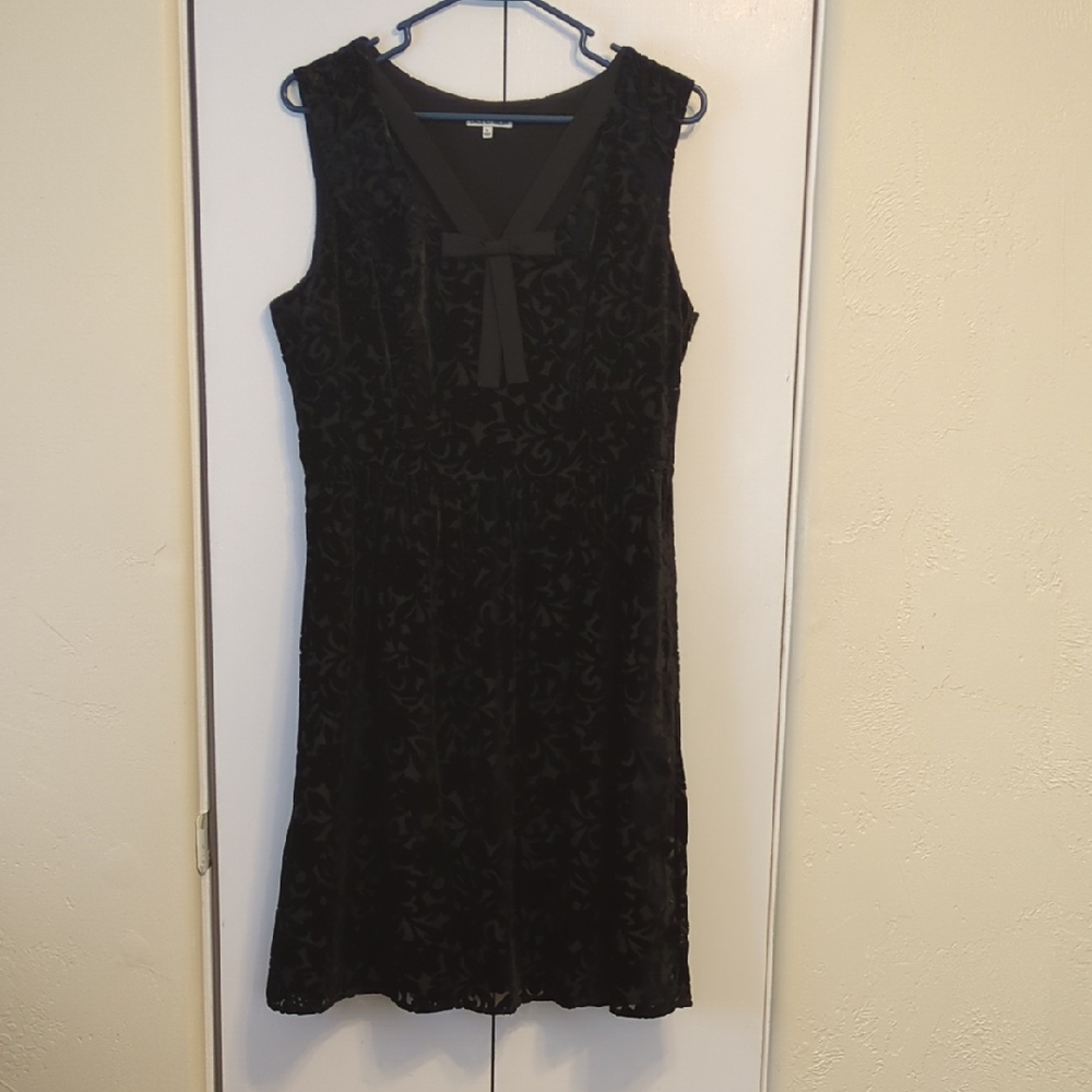 Elegant Black Sleeveless Dress